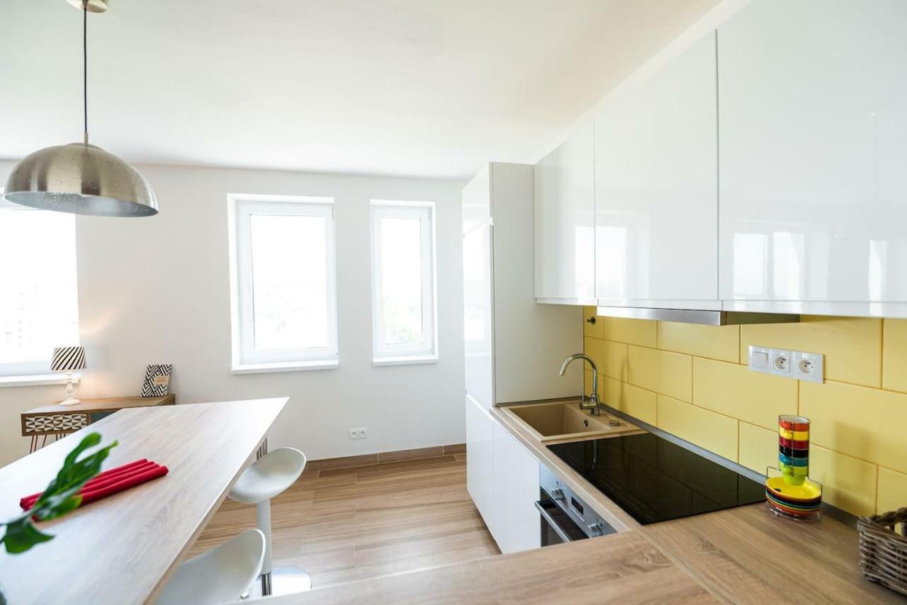 Private 5 Star 3 Room Flat And In-Door Pkg Nitra Exterior photo