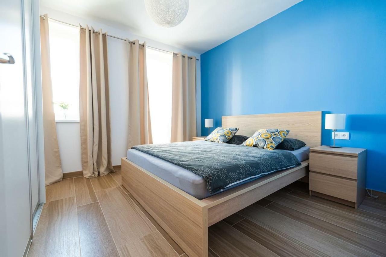 Private 5 Star 3 Room Flat And In-Door Pkg Nitra Exterior photo